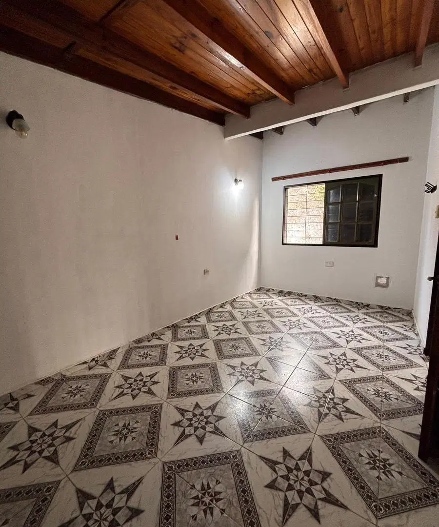 Casa tipo PH en 147 68 y 69, un/dos dormitorio apto banco 2