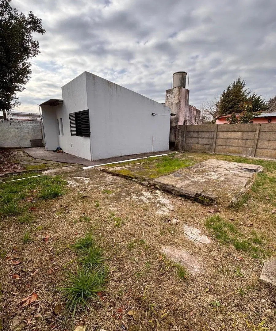 Casa tipo PH en 147 68 y 69, un/dos dormitorio apto banco 4