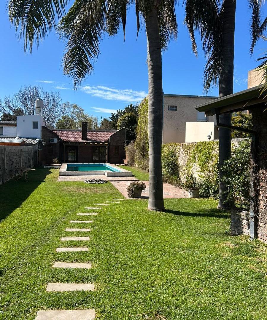 Foto de Casa en City Bell en Alquiler con parque y pileta, imagen 1