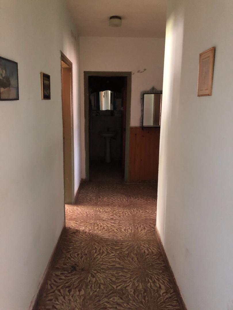 Casa a refaccionar inmejorable ubicación con amplio terreno
