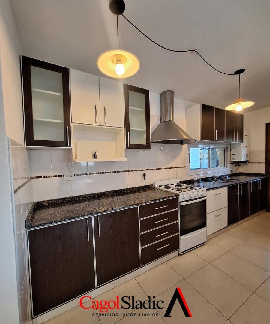 Foto de Casa en alquiler de 3 dormitorios en Estanzuela, La Calera | Patio, galería y asador, imagen 2