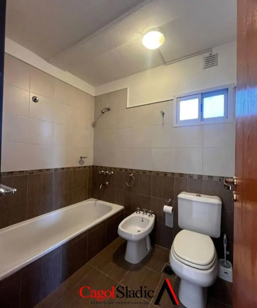 Casa en alquiler de 3 dormitorios en Estanzuela, La Calera | Patio, galería y asador 4