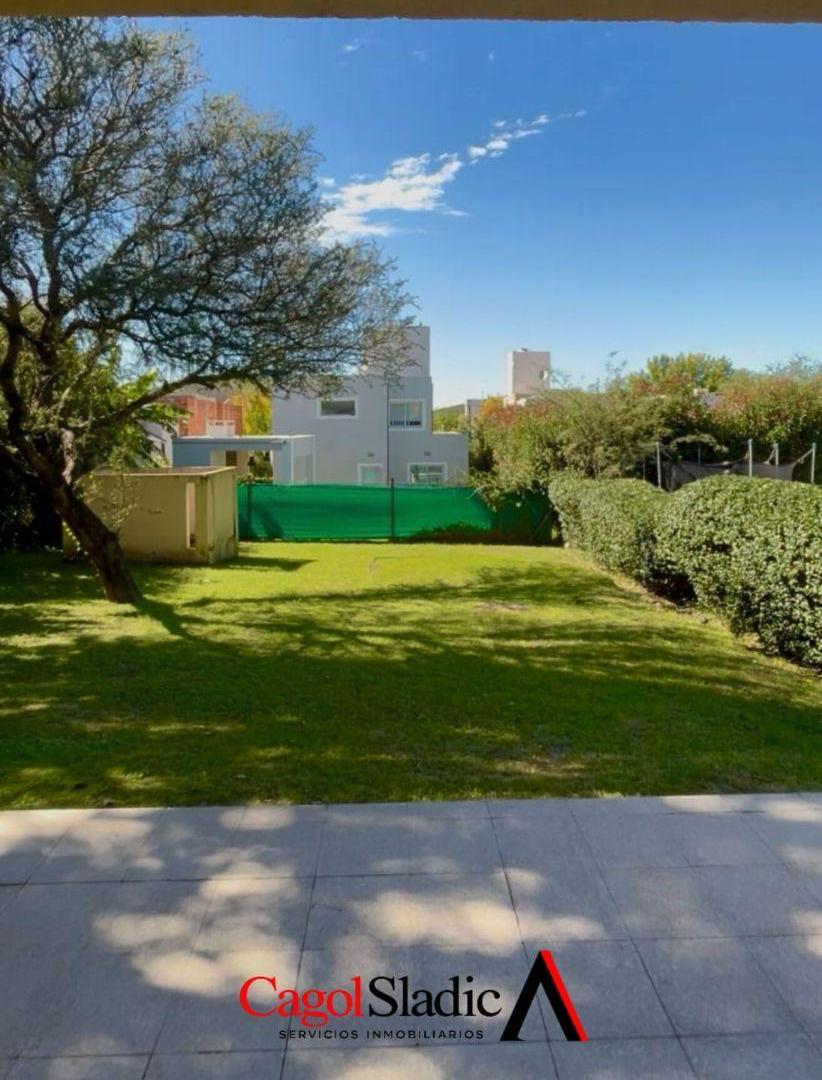Casa en alquiler de 3 dormitorios en Estanzuela, La Calera | Patio, galería y asador