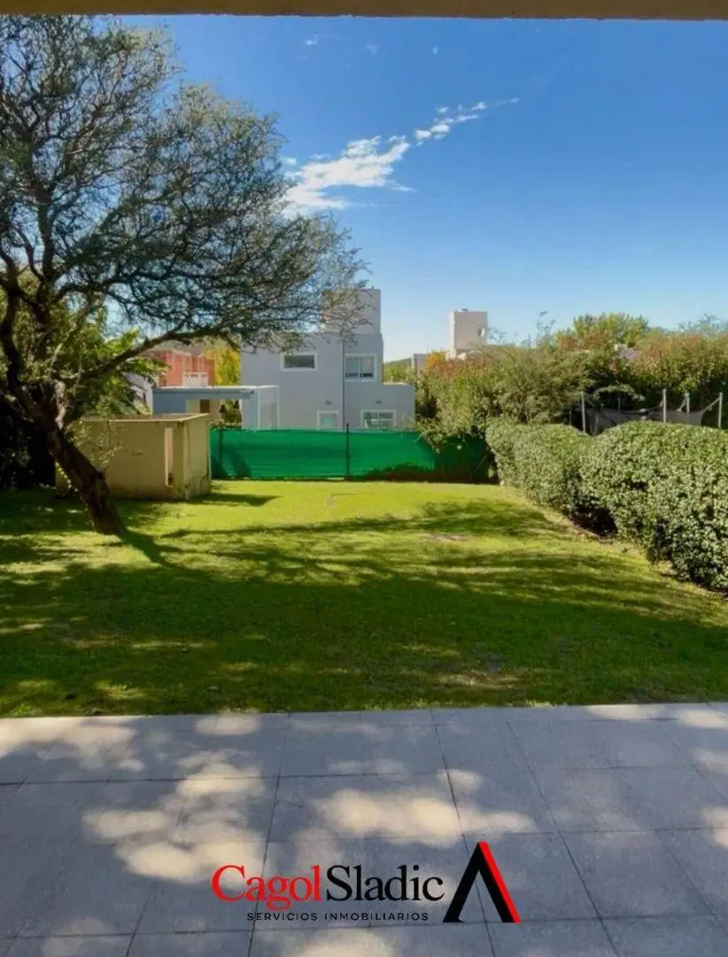 Casa en alquiler de 3 dormitorios en Estanzuela, La Calera | Patio, galería y asador 3