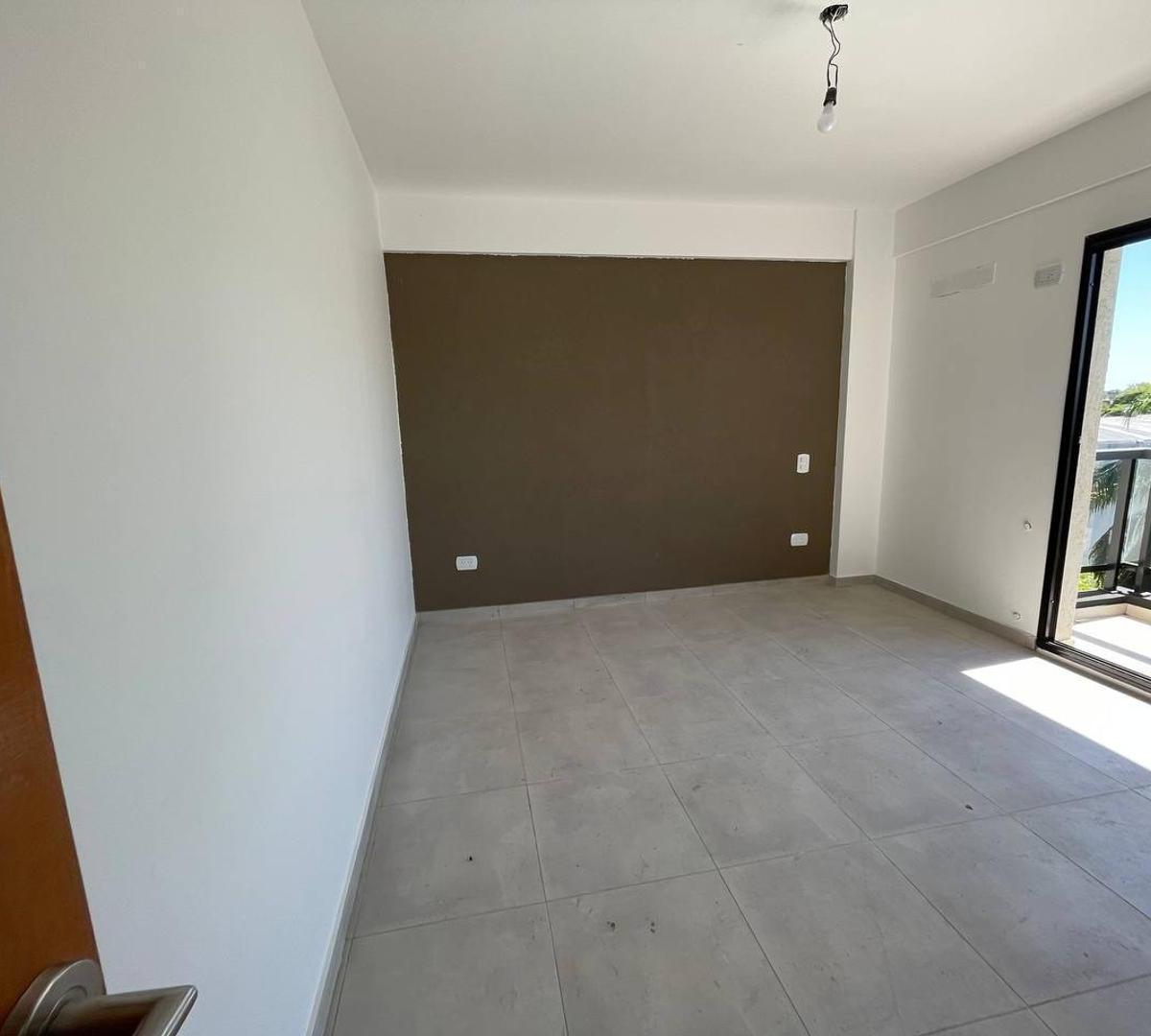 Venta Departamento 3 Ambientes con Balcón y Cochera Moron 5