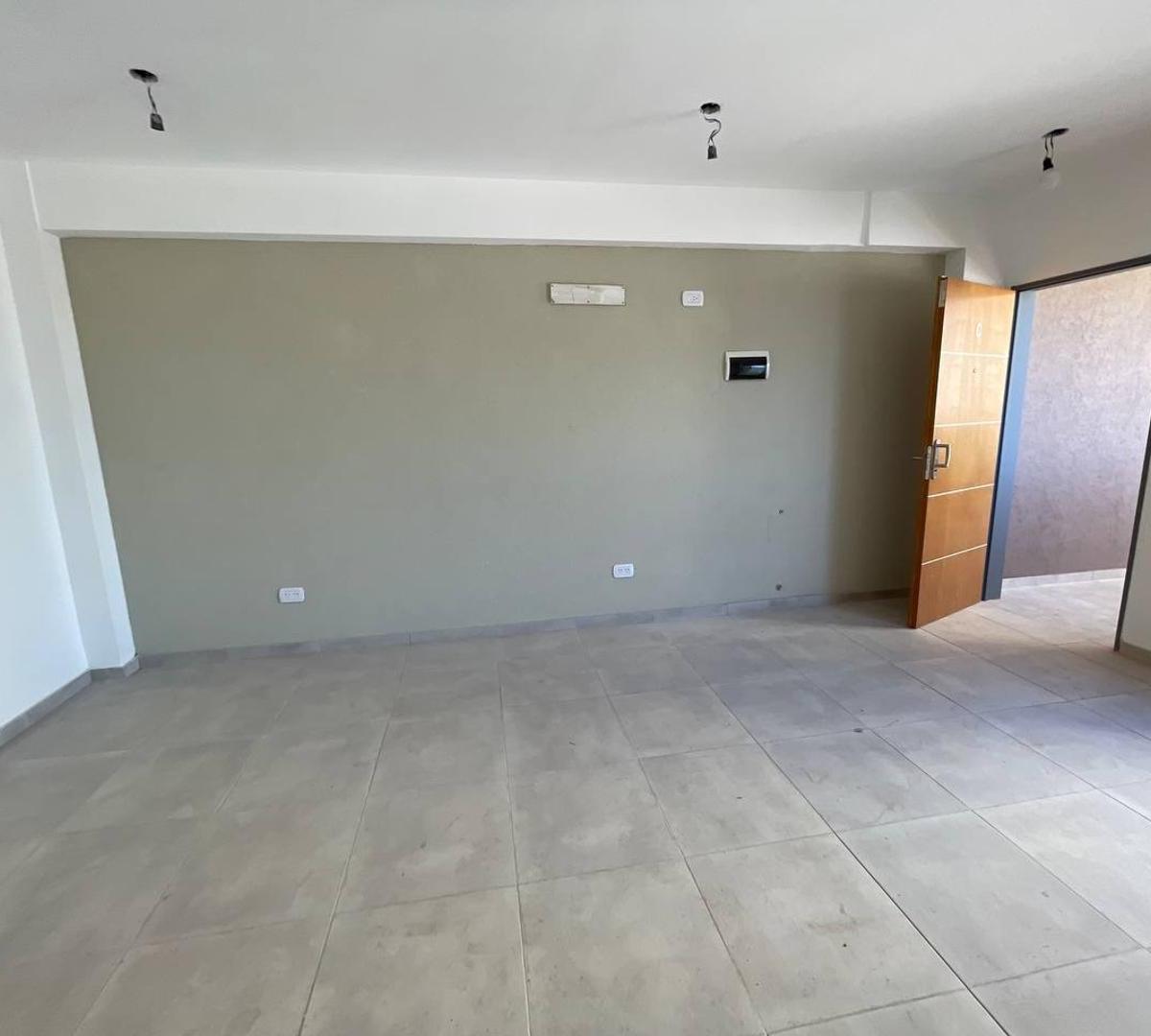 Venta Departamento 3 Ambientes con Balcón y Cochera Moron 3