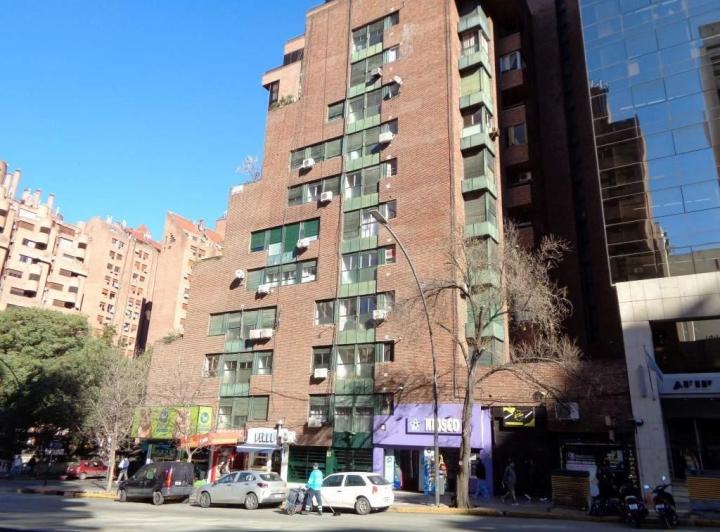 Centro - Departamento Externo Monoambiente, Amplio y Luminoso con Cocina Separada y Excelente Vista. 1