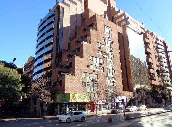 Centro - Departamento Externo Monoambiente, Amplio y Luminoso con Cocina Separada y Excelente Vista. 4