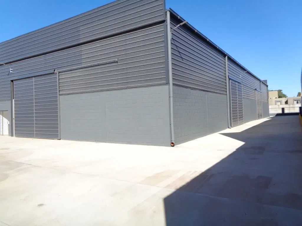 Barrio Los Boulevares - Excelente Galpón Depósito, Nuevo a Estrenar de 542 m2 Cubiertos, Amplio con 3