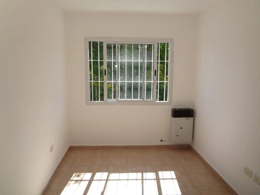 Barrio Ampliación Claret - Excelente Casa de 3 Dormitorios, 1 en Suitte con Vestidor, Amplia con Coc 1