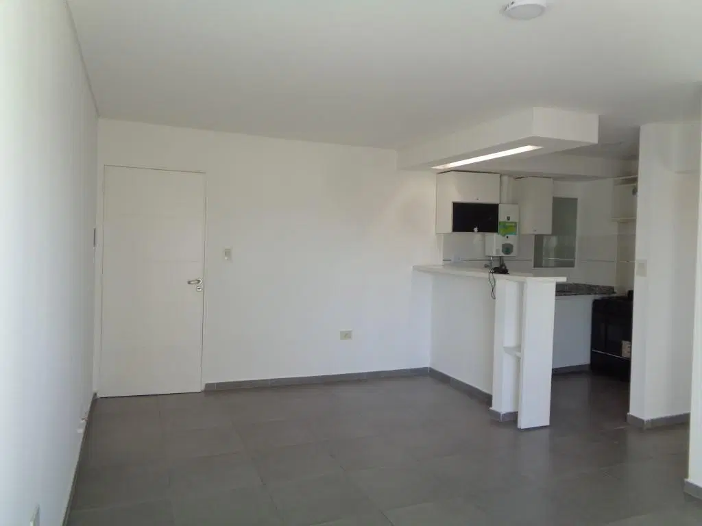 Barrio San Martín - Departamento Externo de Categoría de 1 Dormitorio, Amplio y Luminoso con Balcón 4