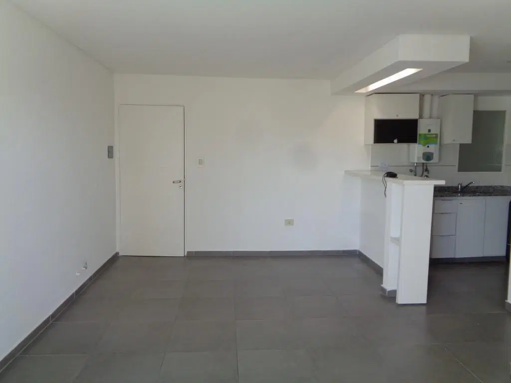 Barrio San Martín - Departamento Externo de Categoría de 1 Dormitorio, Amplio y Luminoso con Balcón 2