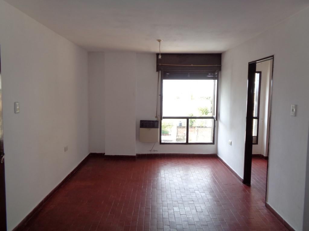 Barrio Cofico - Departamento de 2 Dormitorios, Amplio y Luminoso con Balcón, Cocina Separada, Calefa