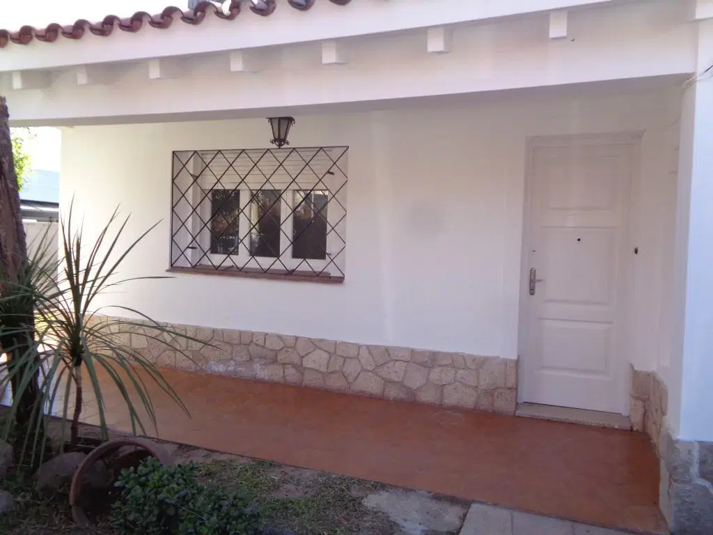 Barrio Villa Centenario - Casa de 2 Dormitorios, Amplia y Luminosa con Garaje Doble, Cocina Comedor, 8