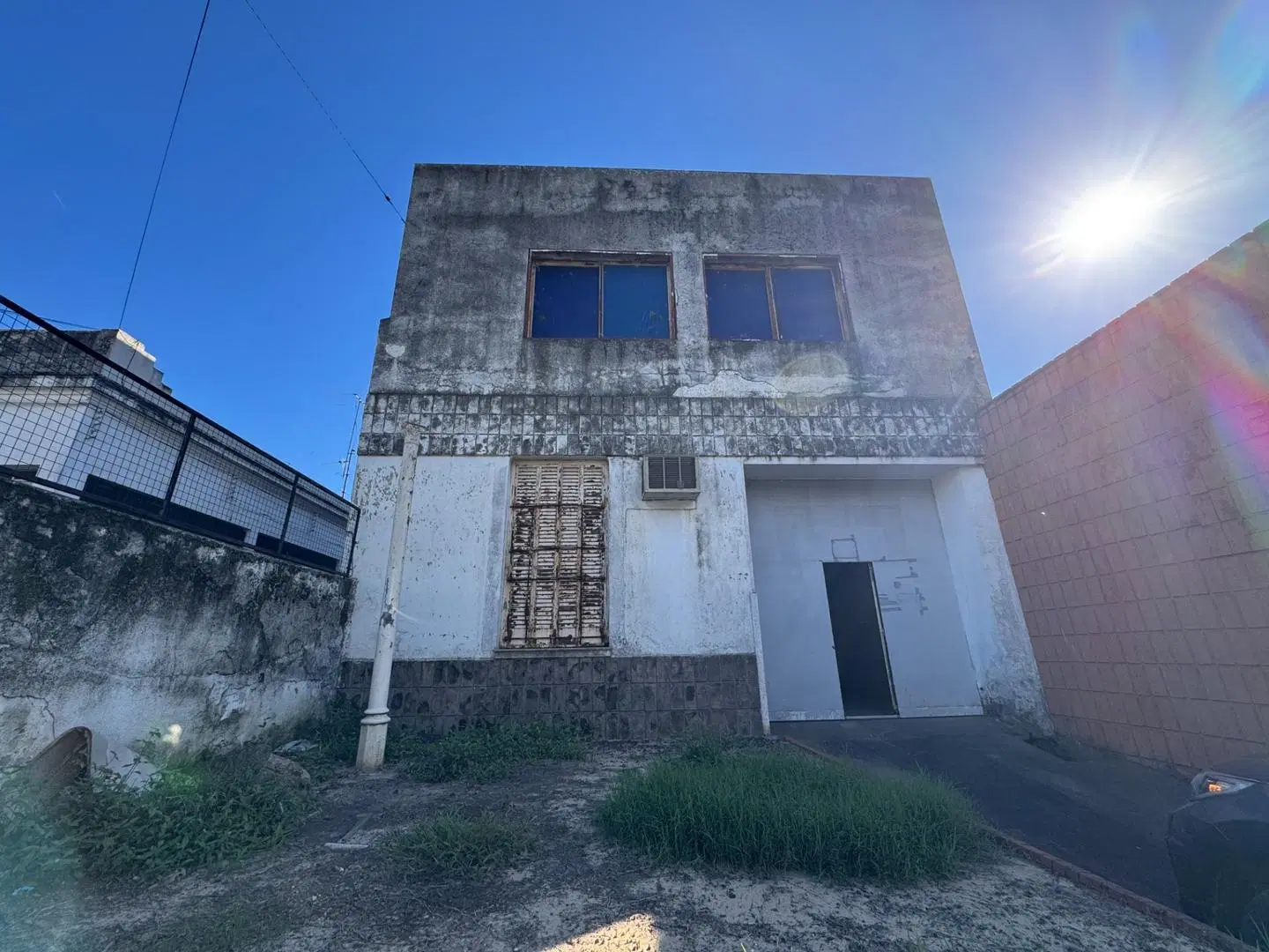 Galpón + casa en venta a 2 cuadras del Portal Shopping 3