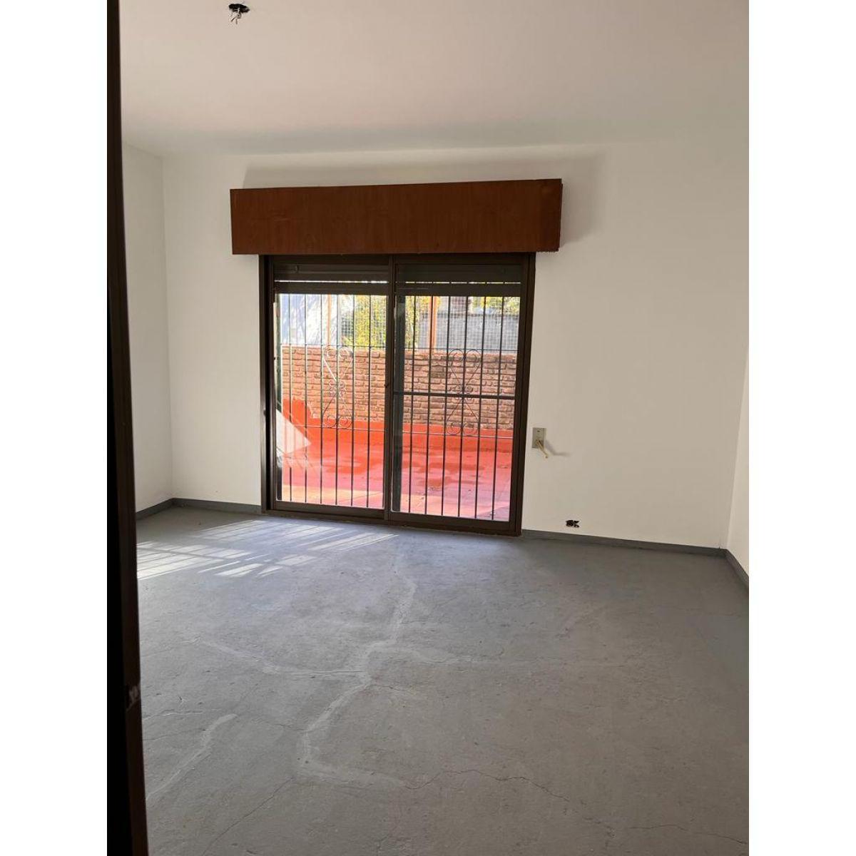 GALPON 300 m2  CON  OFICINAS /VIVIENDA BV. AVELLANEDA Y PELLEGRINI