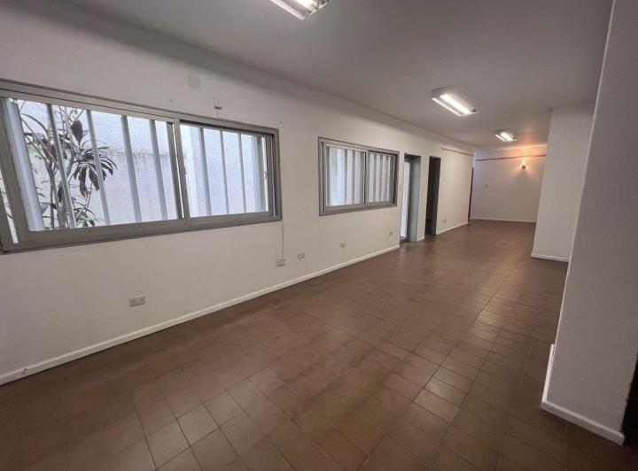 OFICINA EN PLANTA ALTA MENDOZA 1184 1
