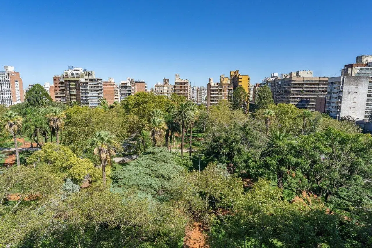 BUENOS AIRES Y PELLEGRINI FRENTE A PLAZA LOPEZ 4