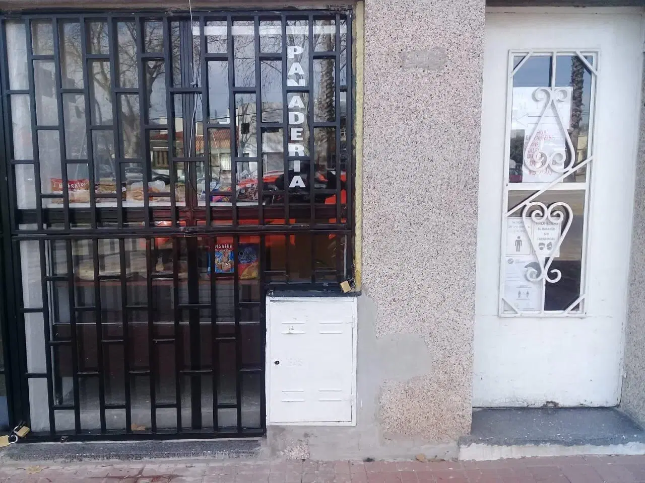 BV. RONDEAU 4282 LOCAL CON CUADRA DE PANADERIA 3