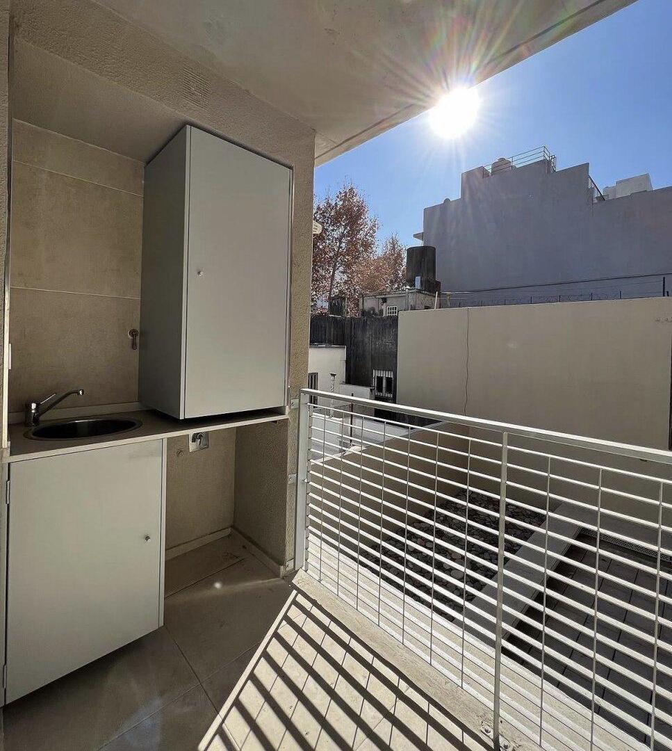 Foto de PELLEGRINI 2600 - 2 DORMITORIOS PISO EXCLUSIVO + COCHERA, imagen 4