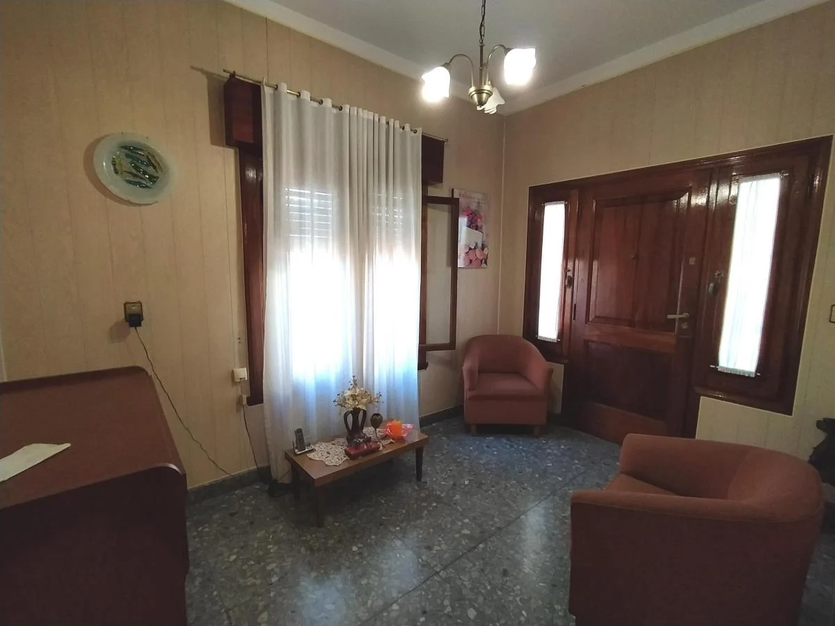 Foto de HERMOSA CASA DE 4 AMBIENTES - Lote propio 8.66 x 36.6 -, imagen 4
