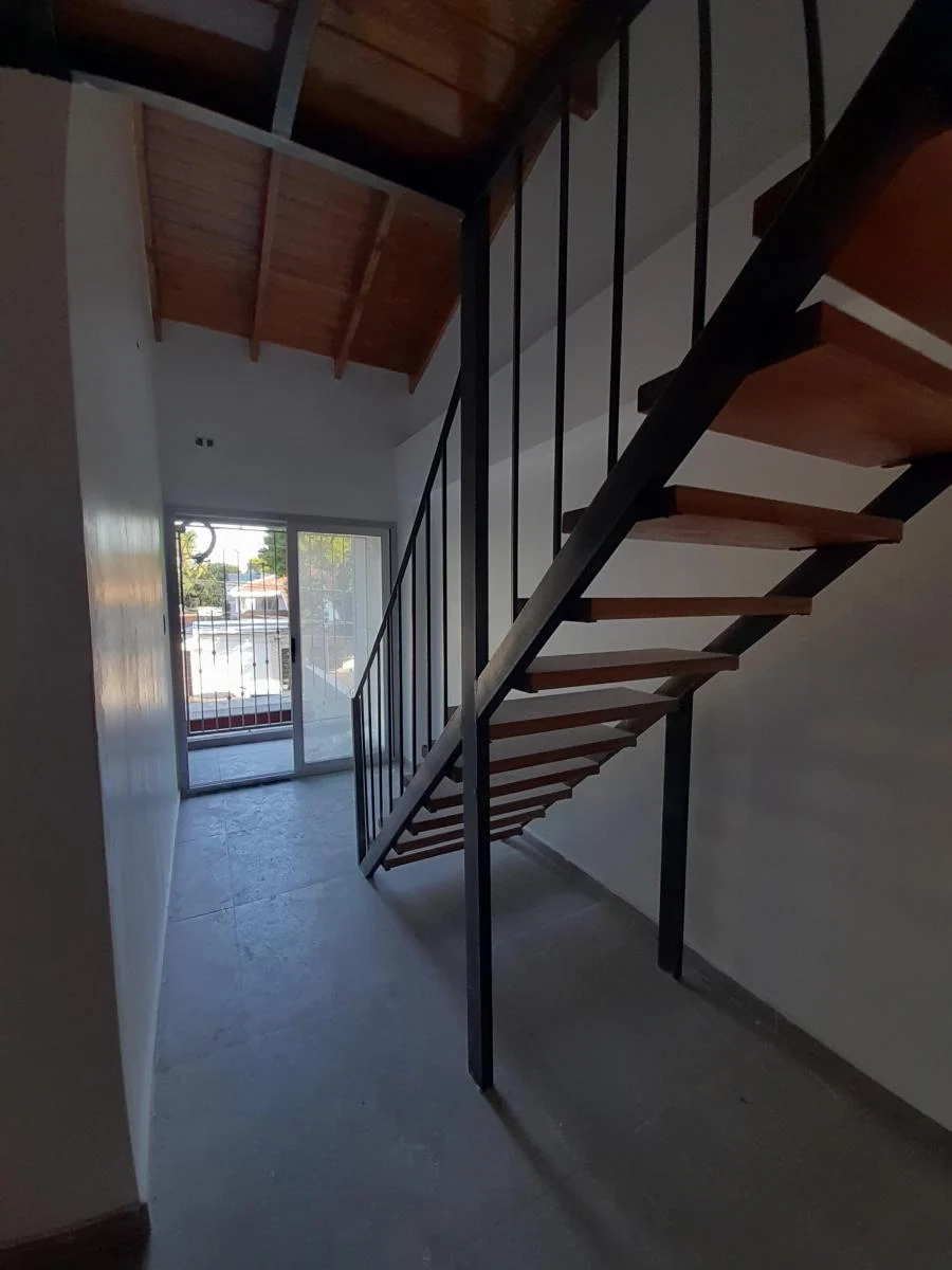 ¡FINANCIACION! HERMOSO DUPLEX 4 AMBIENTES - Gran ubicación a metros del tren -