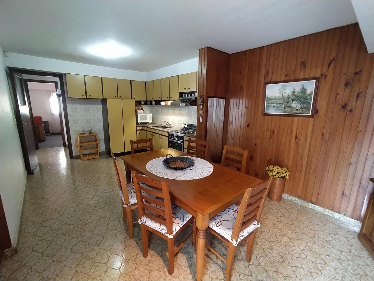 Foto de HERMOSA CASA 3 AMB CON COCHERA, imagen 2