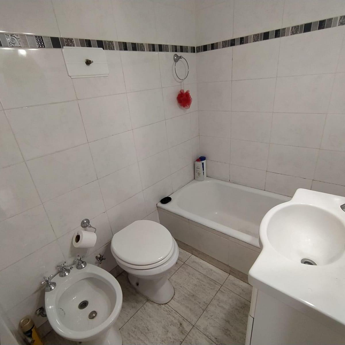 Amplio 4 Amb con Cocina Independiente - Real Oportunidad - 1