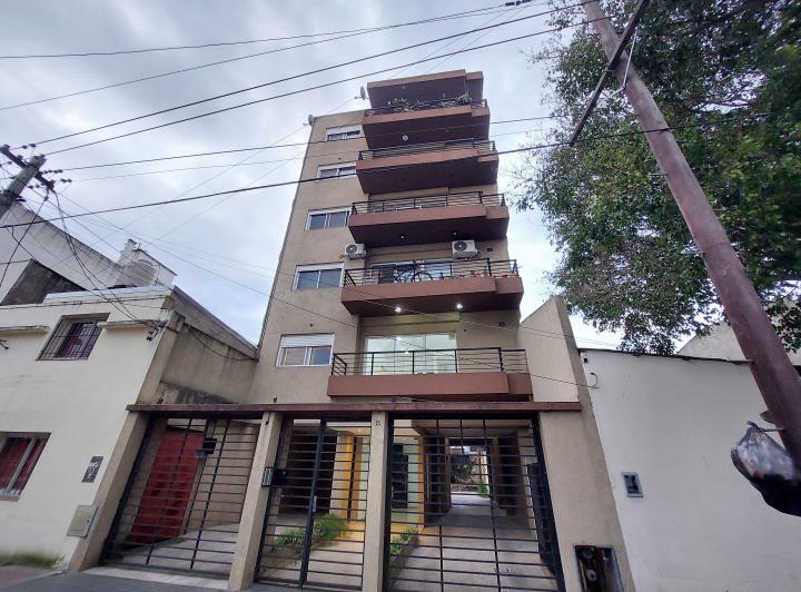 AMPLIO 2 AMB AL FRENTE CON COCHERA DOBLE 2