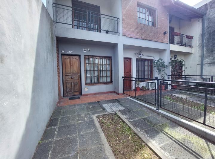 EXCELENTE DUPLEX 3 AMBIENTES CON COCHERA 2