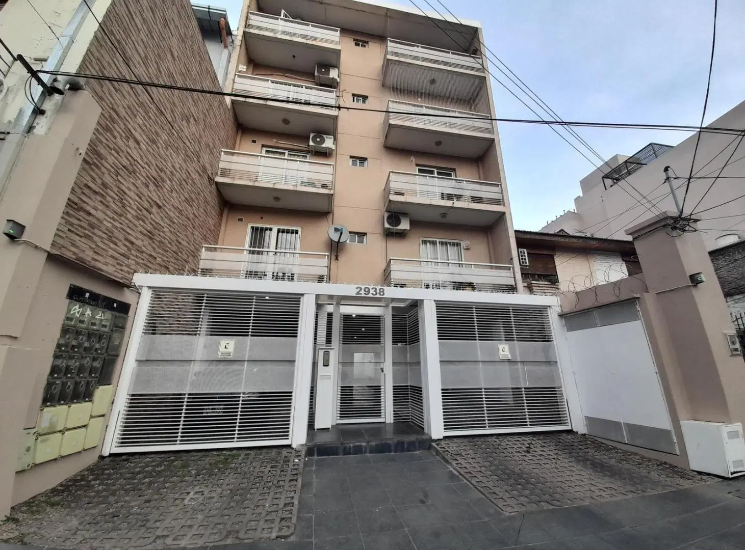 AMPLIO MONO AMBIENTE CON BALCON Y COCHERA 4