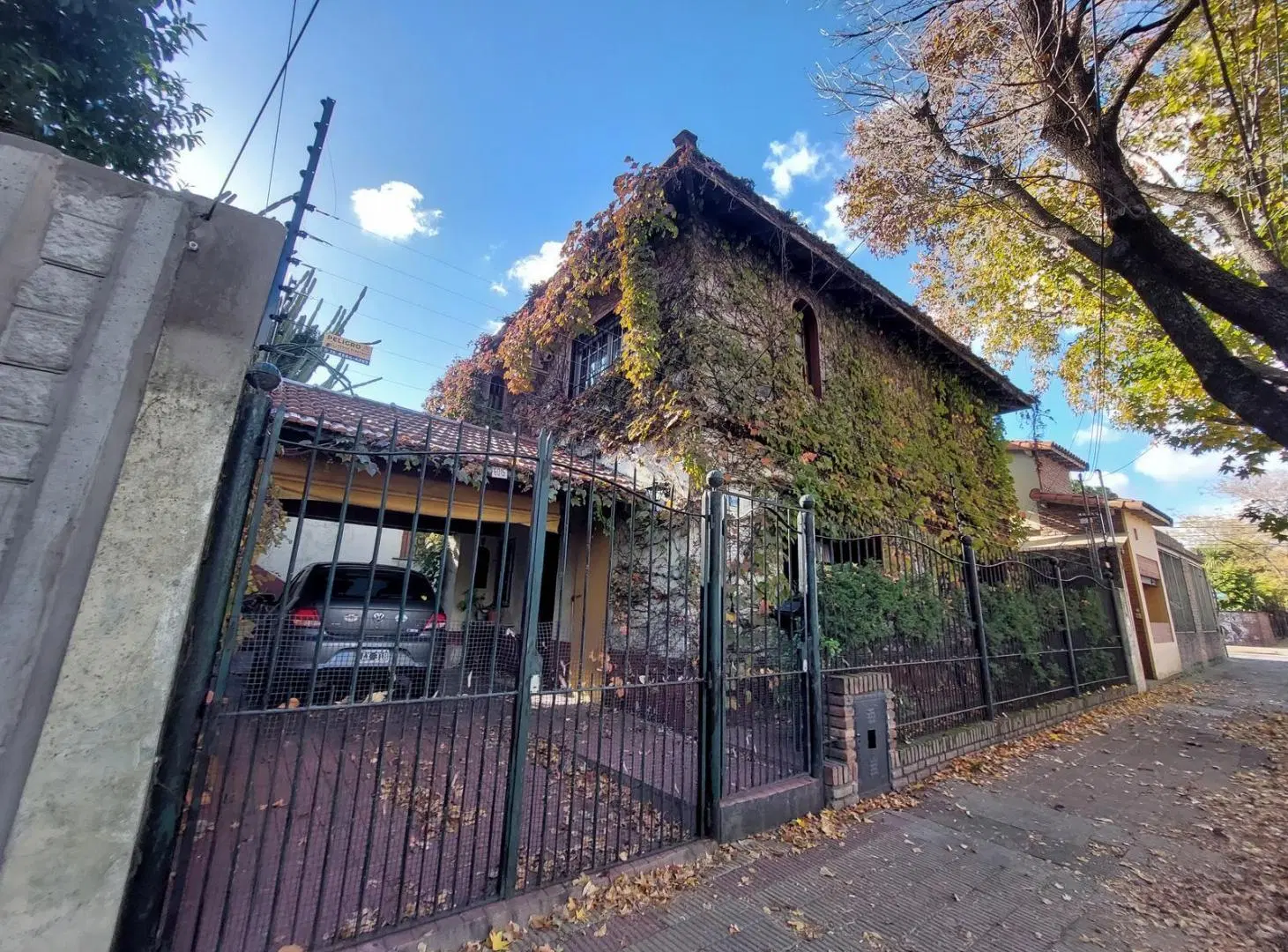 HERMOSO CHALET DE 3 AMB. EN BARRIO HOLTERS 4