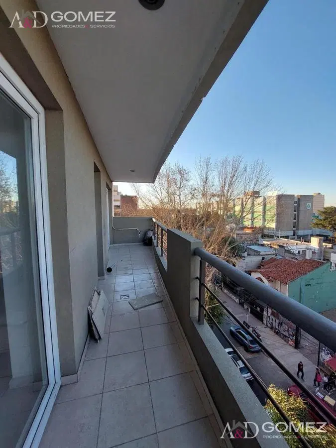HERMOSO Y AMPLIO 2 AMB CON COCHERA CUBIERTA - EDIFICIO PALMARES 2 4