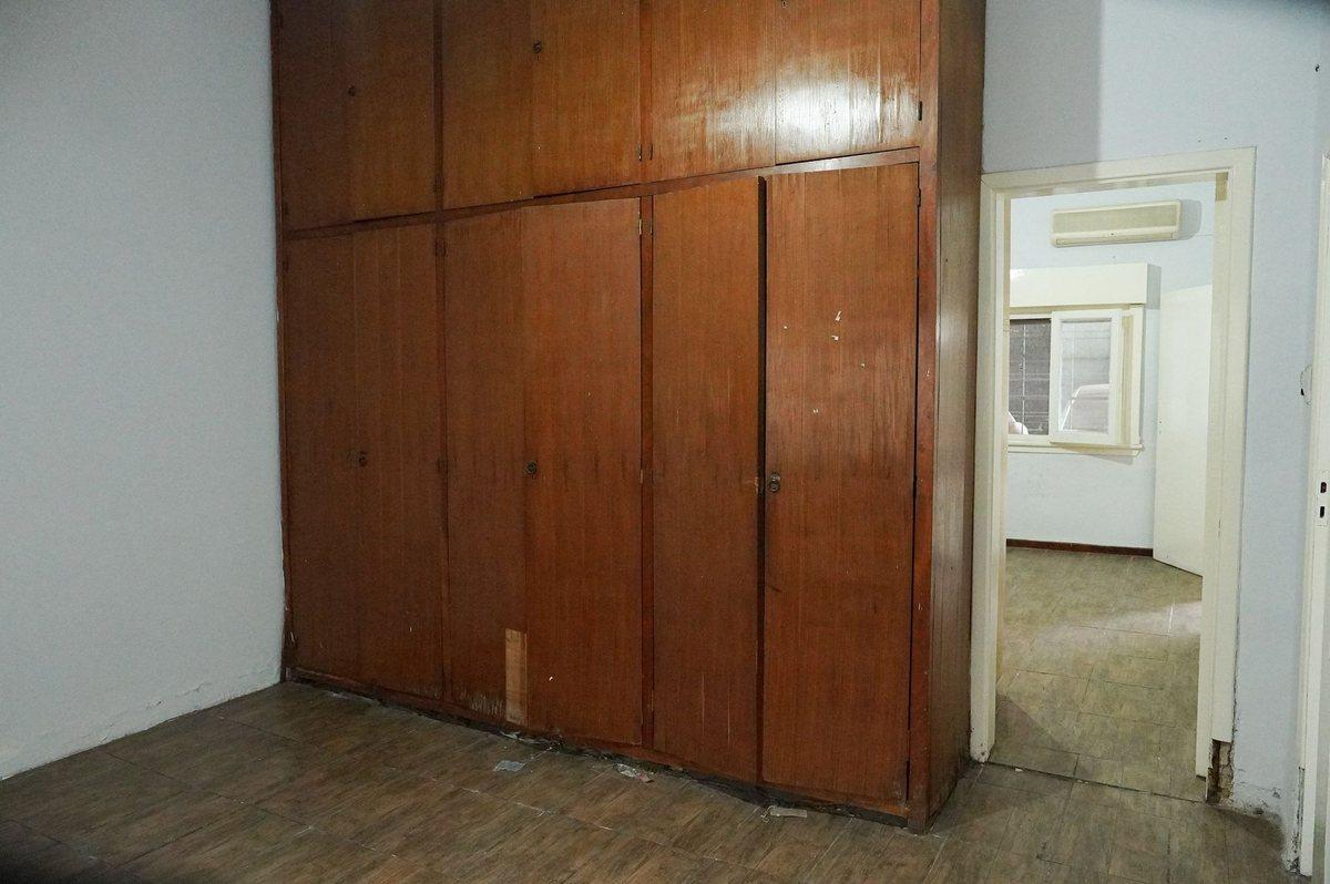 Venta Casa 4 Ambientes, Cocheras, Jardín y Quincho 2