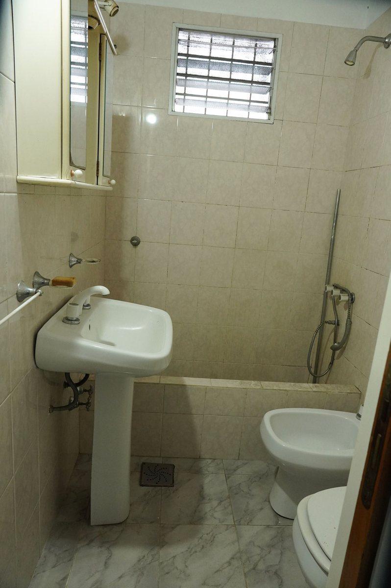 Venta Casa 4 Ambientes, Cocheras, Jardín y Quincho 3