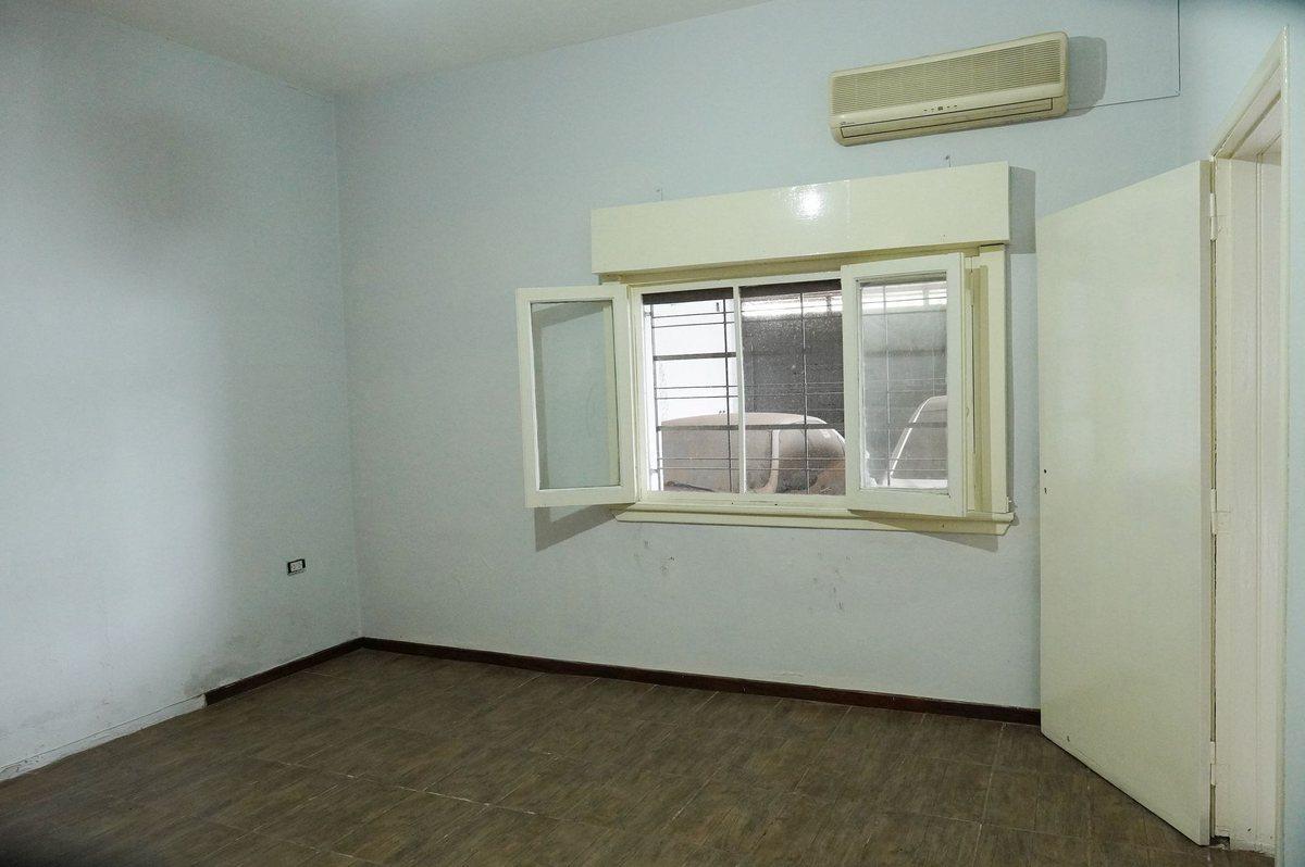 Venta Casa 4 Ambientes, Cocheras, Jardín y Quincho 4