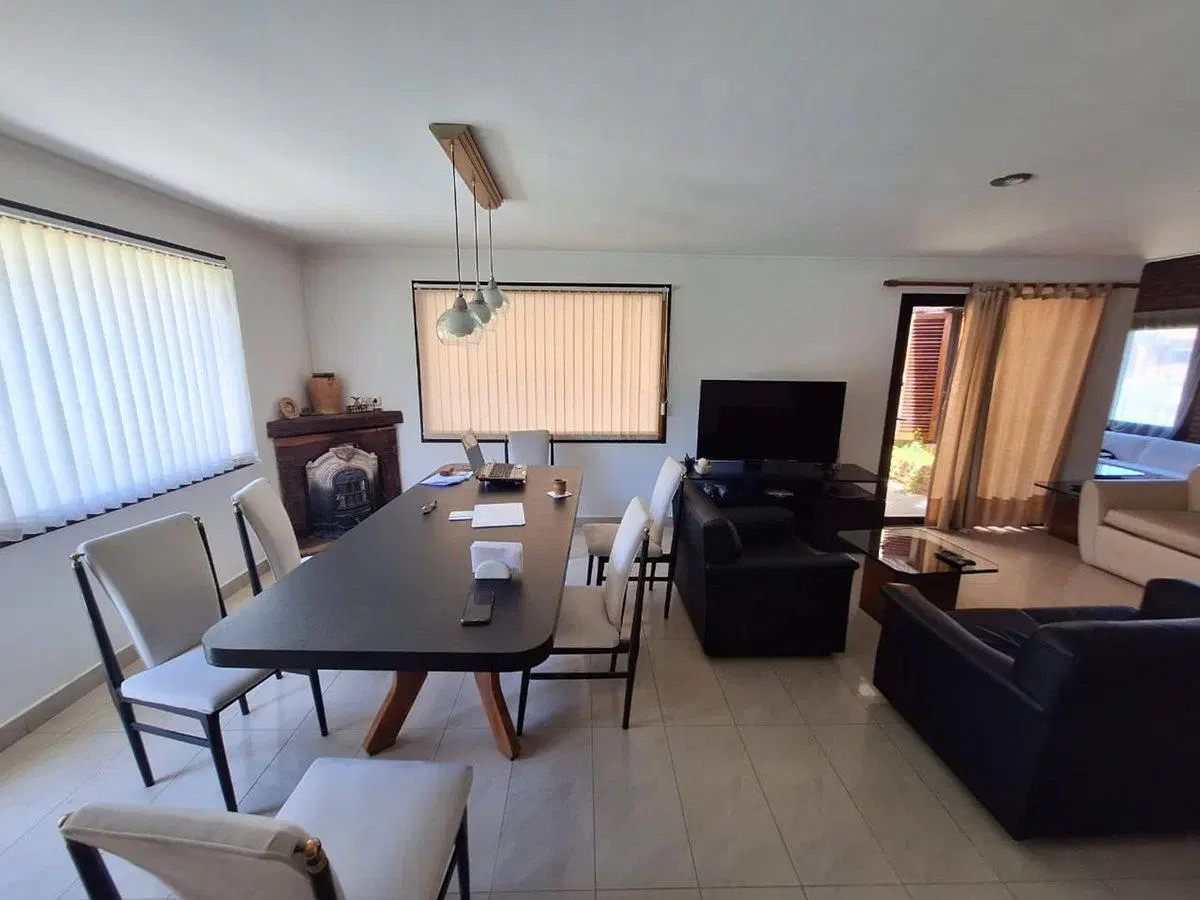VENTA CASA 4 AMB MORENO DPTO CON RENTA PILETA 5