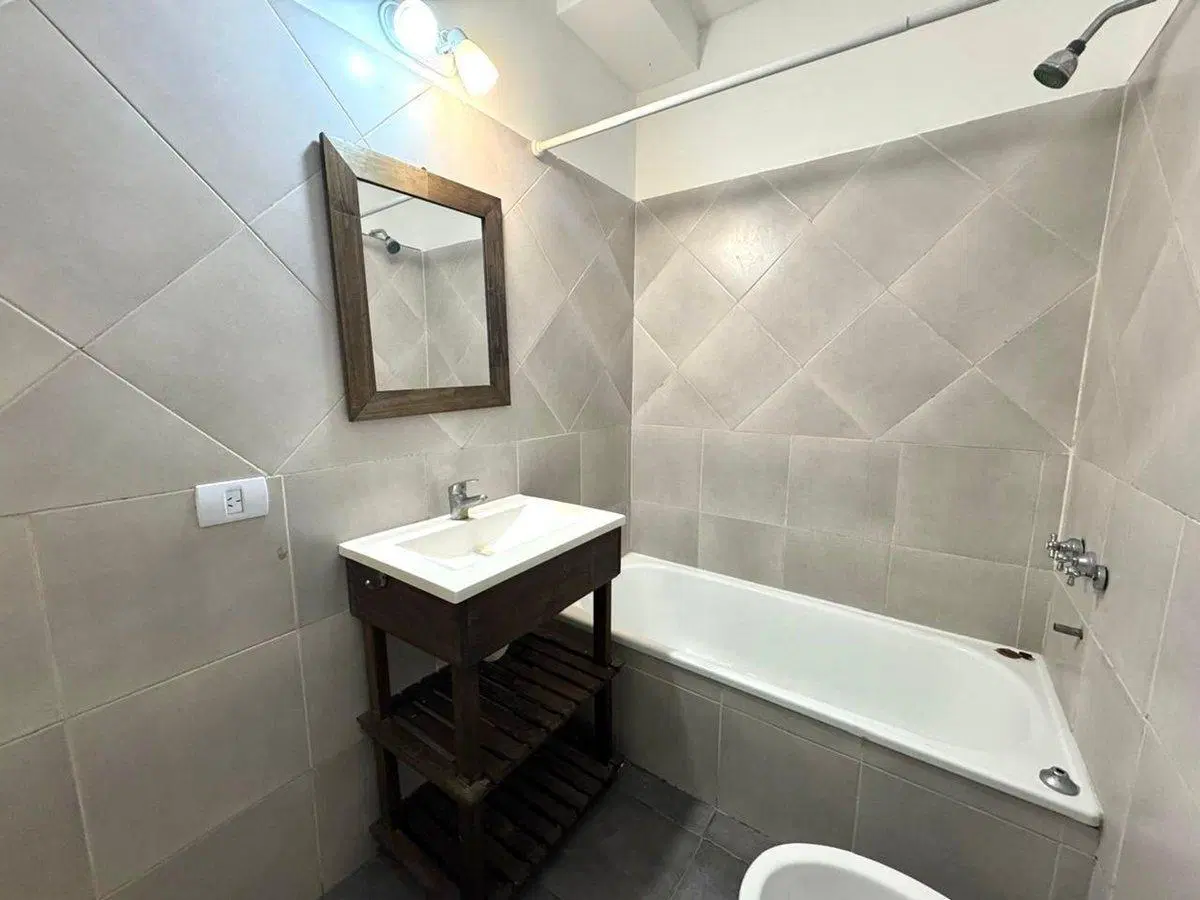 SAAVEDRA, MONOAMBIENTE EN VENTA CON COCHERA. 5