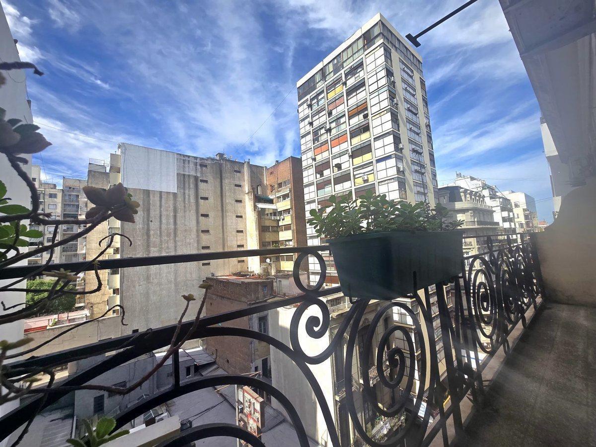 Venta departamento 3 amb Recoleta dependen balcón