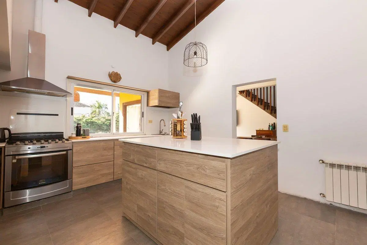 VENTA CASA 5 AMBIENTES EN BARRIO LA ARBOLEDA 4
