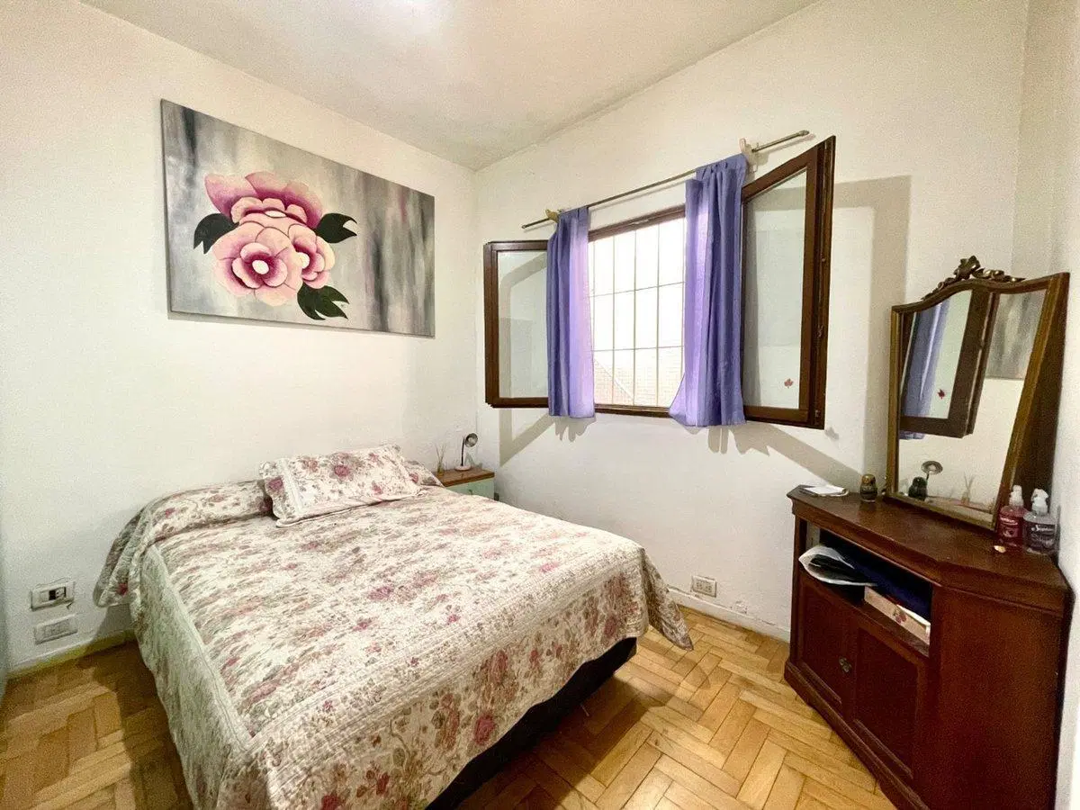 CASA EN VENTA VERSALLES 3 AMBIENTES COCHERA 5