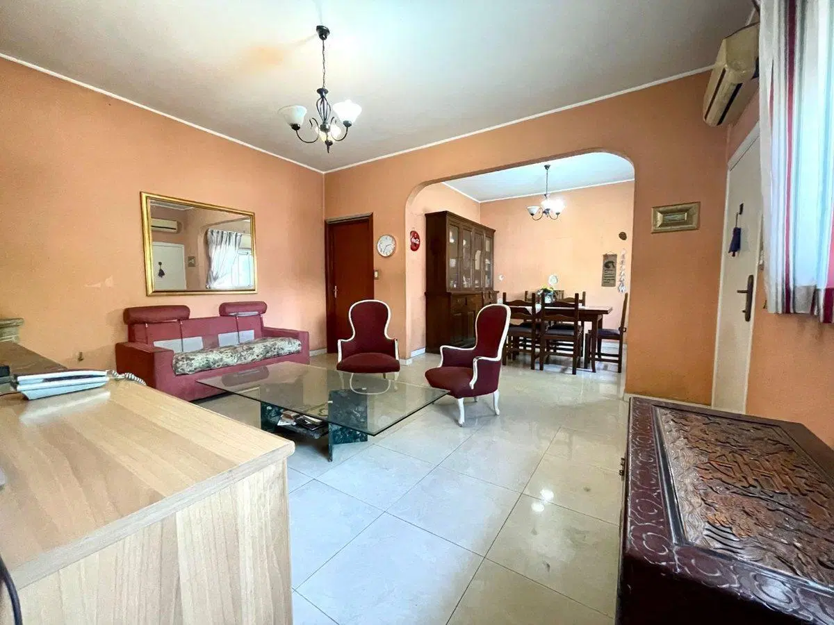 CASA EN VENTA VERSALLES 3 AMBIENTES COCHERA 3