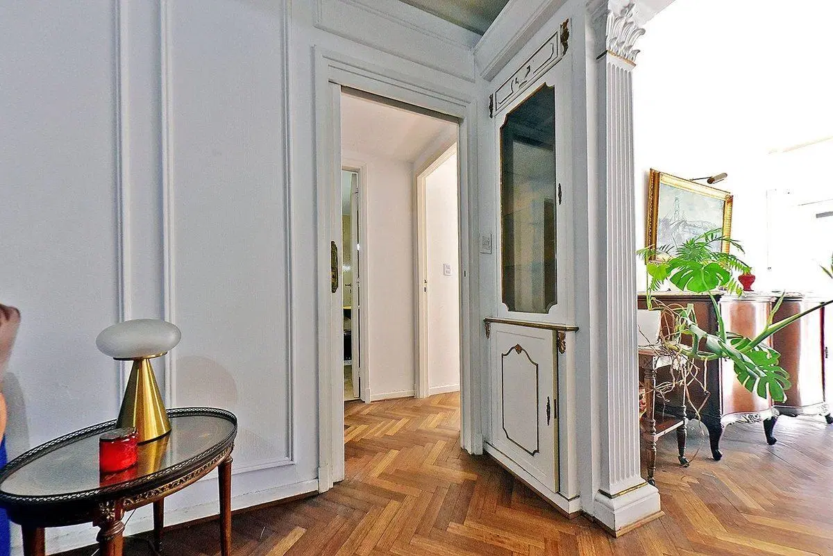 Venta Depto 4 ambientes c/dep. Frente Recoleta 5