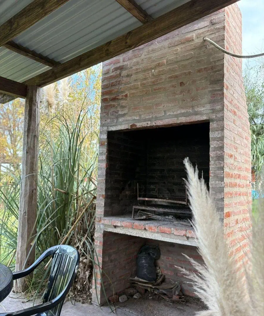 CASA EN VENTA 2 AMBIENTES LOBOS 4