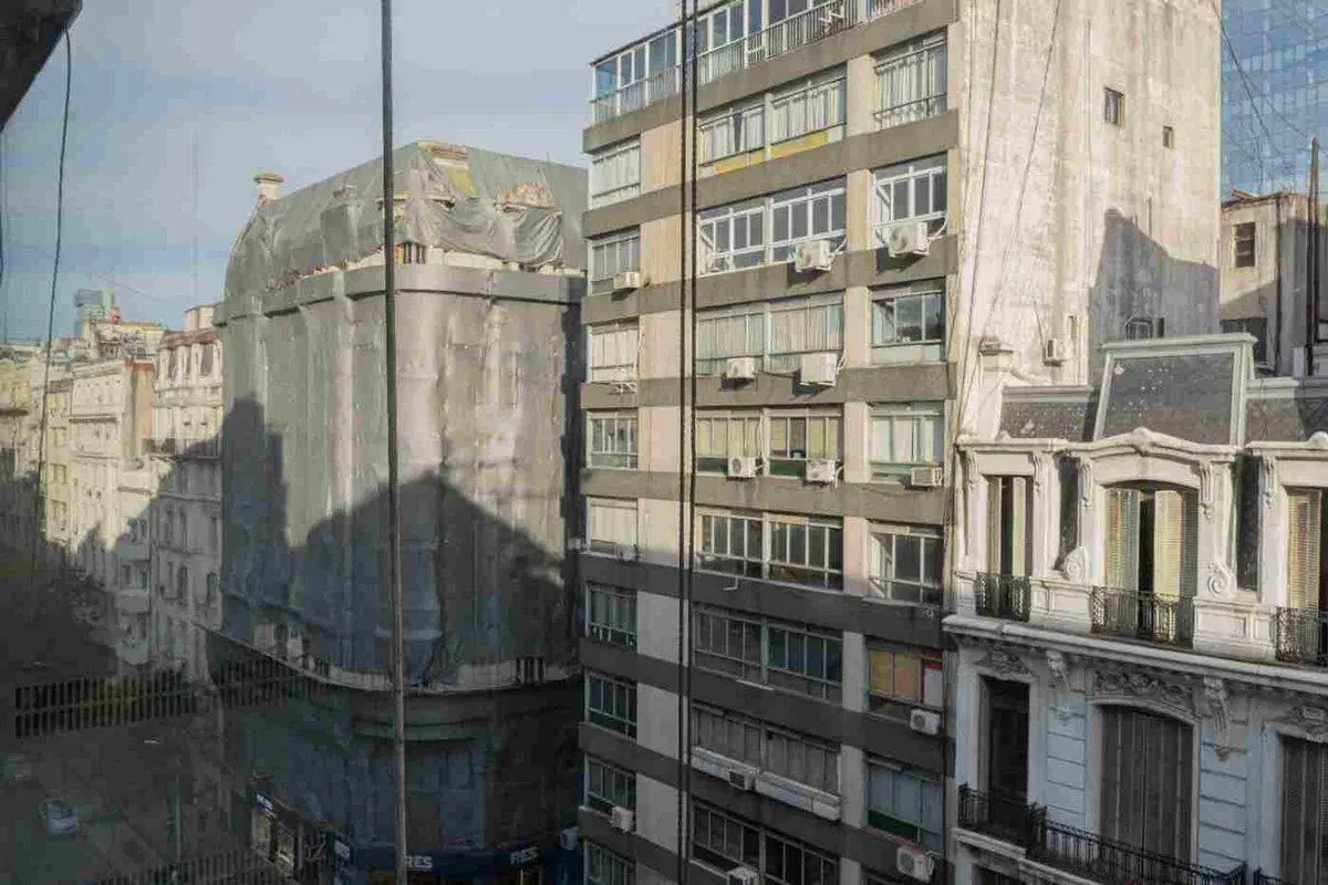 VENTA OFICINA LUMINOSA APTO CRÉDITO EN SAN NICOLAS 3