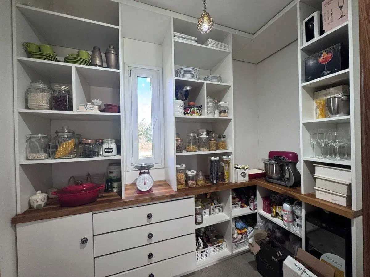 VENTA  CASA 5 AMBIENTES  LUJAN CON PILETA 3