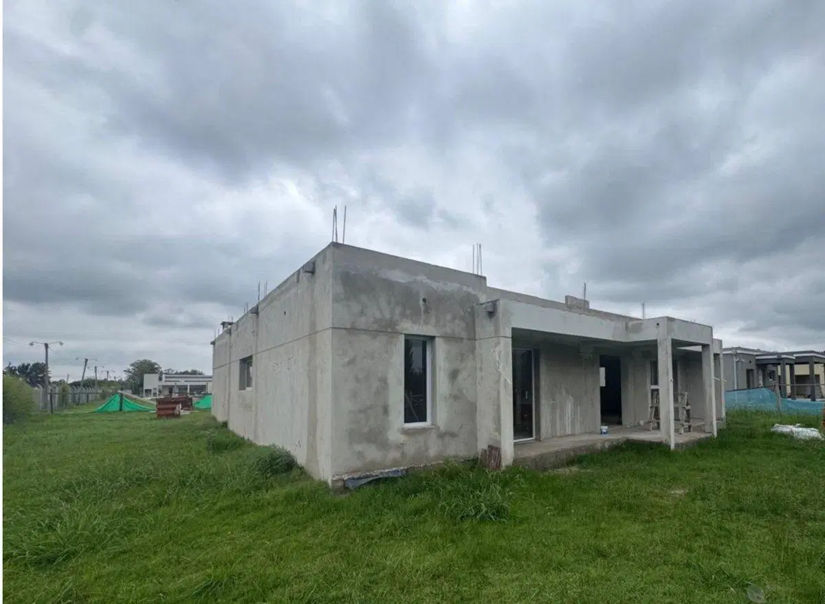 LOMAS DE PETION - CASA A TERMINAR LOTE 1700 M2 2