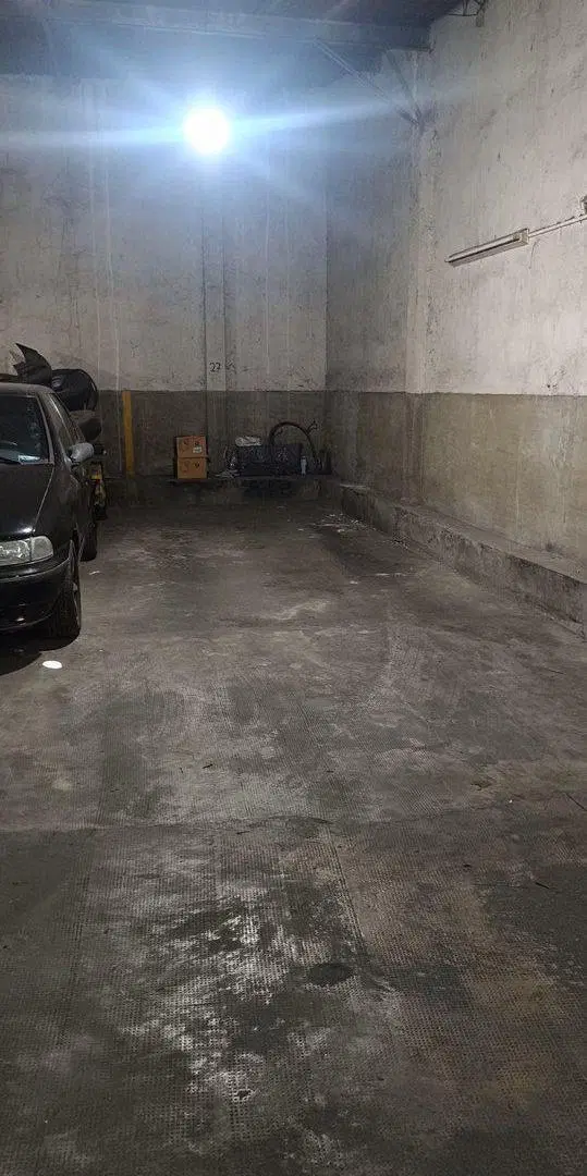 VENTA  DE COCHERA FIJA CUBIERTA EN BALVANERA 4