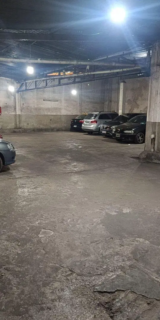 VENTA  DE COCHERA FIJA CUBIERTA EN BALVANERA 5
