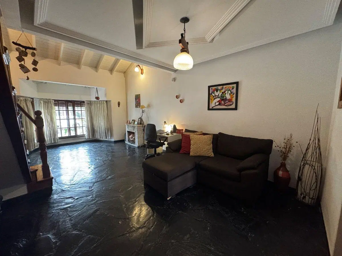 LUZURIAGA, CASA MULTIFAMILIAR EN VENTA 8 AMBIENTES 2